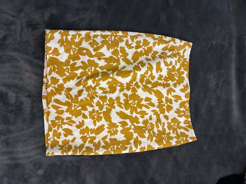 LOFT Ann Taylor Mustard Yellow and White Floral Pencil Skirt Petites 0P